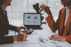 small business owner discussing how to calculate growth rate